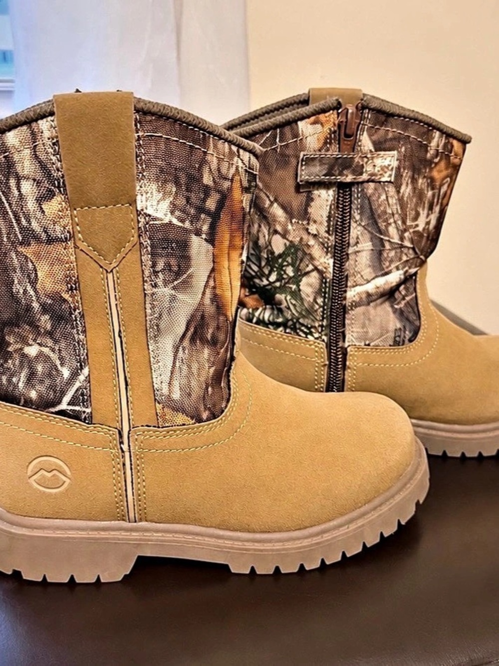 Magellan Outdoors Kids’ Boone Realtree Edge Boots – Size 13D